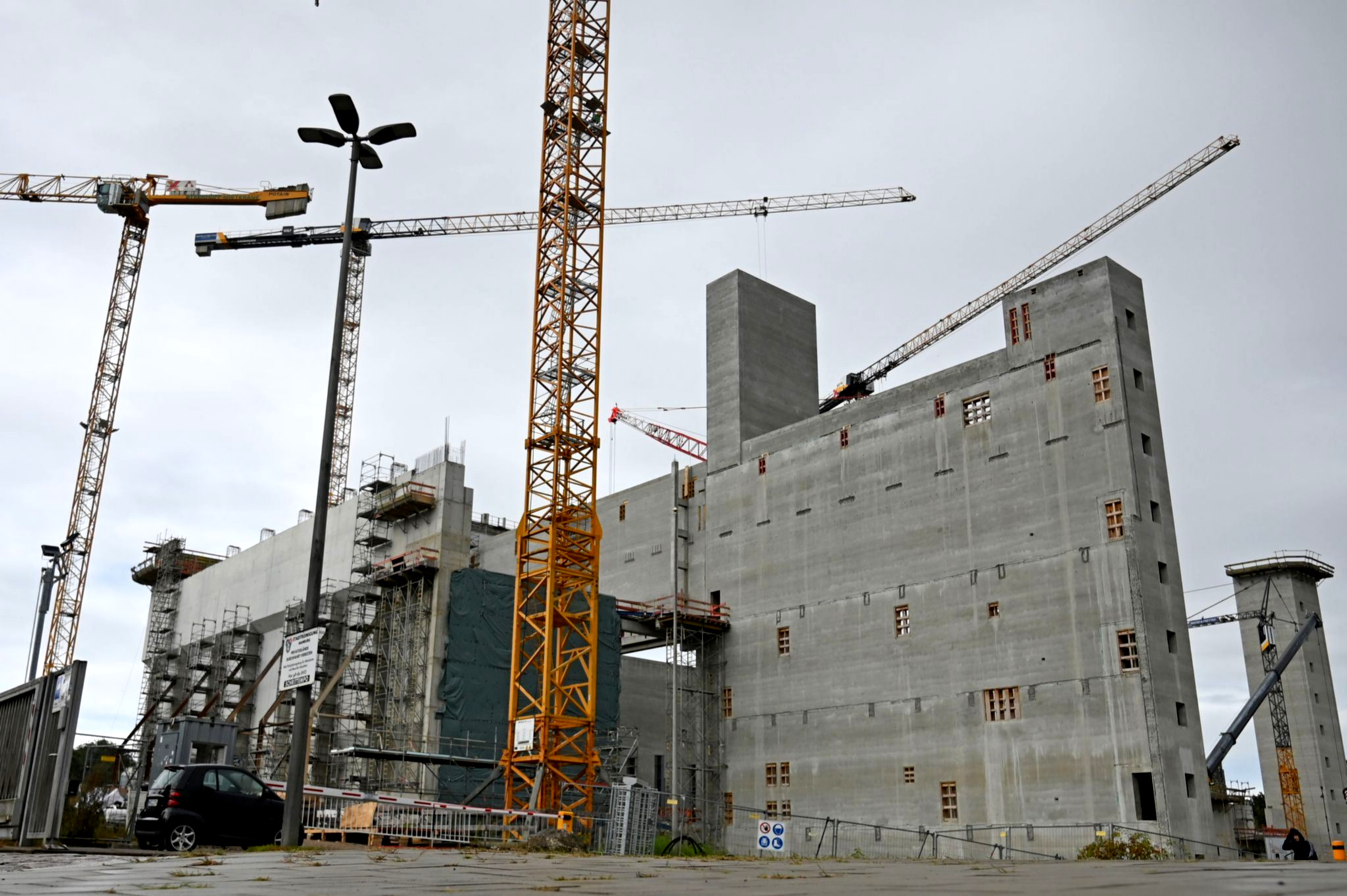 Zukünftige Müllverbrennung in Hamburgs Industriegebiet.