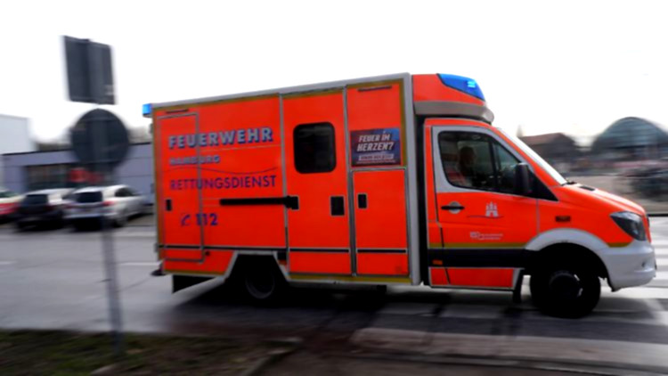 Polizei sichert Tatort bei Hauptbahnhof.