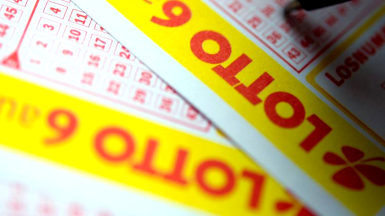 Hamburger jubelt über Lotto-Millionengewinn.